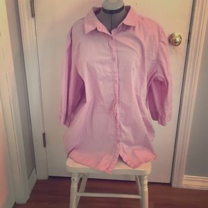 Woman’s quarter sleeve button down